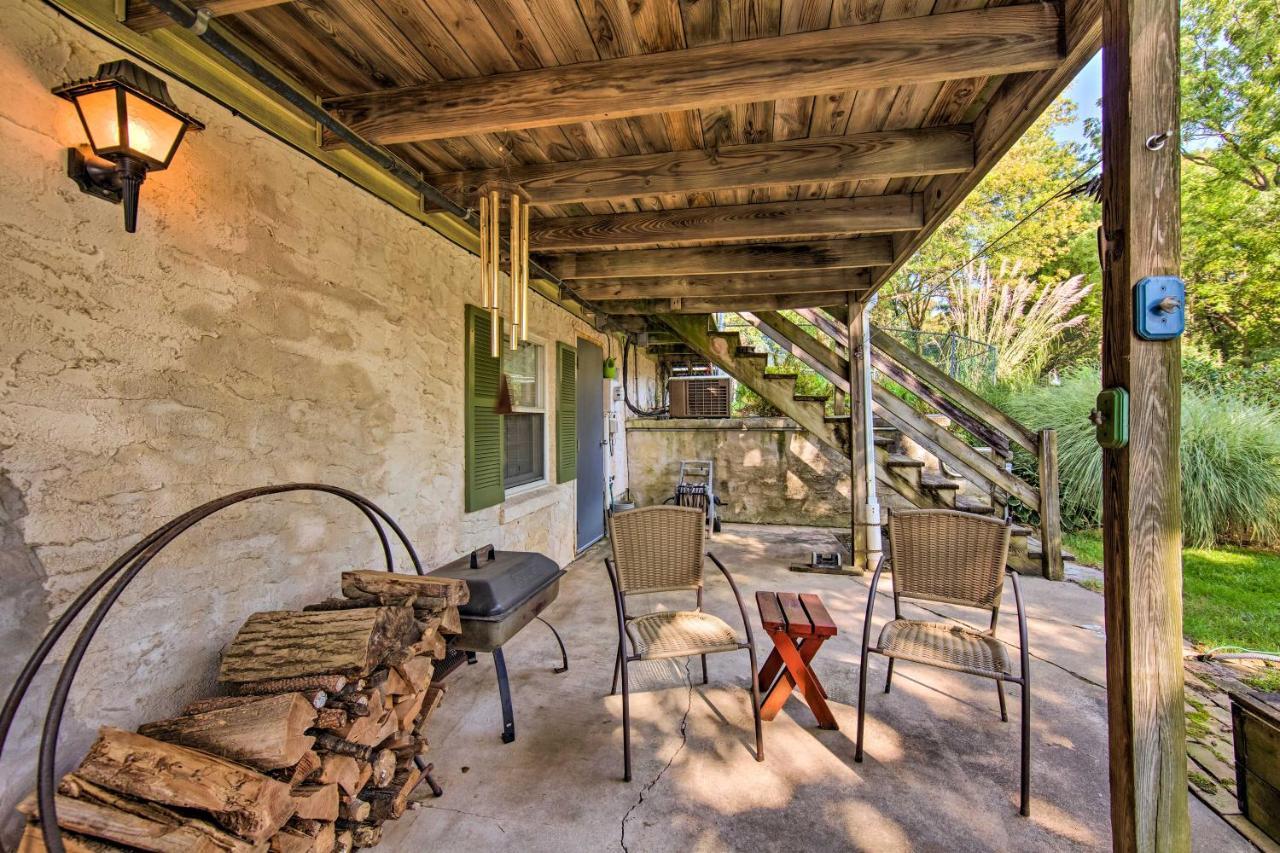 Apartment With Patio, Deck And Pool